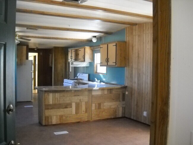 Building Photo - Cute trailer in Golden Acres