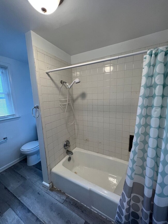 Building Photo - 3 Bed 1 Bath Single Family House 13 Essex St.