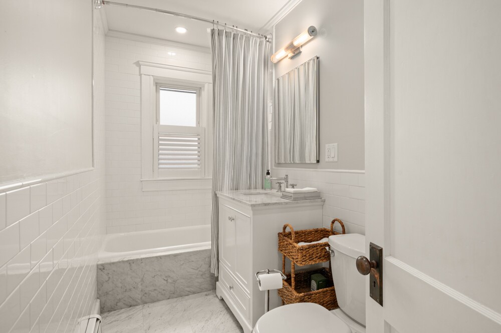 Building Photo - 37 Everett St