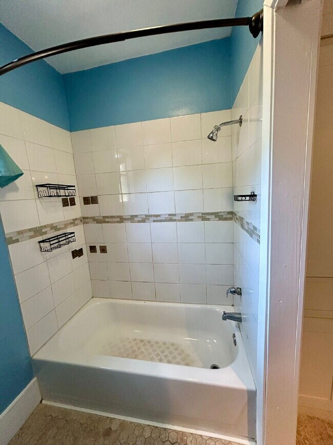 Building Photo - Spacious 5-Bedroom Home Steps from Walnut ...