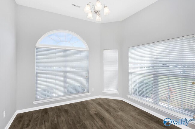 Building Photo - 126 Herrick Dr SW