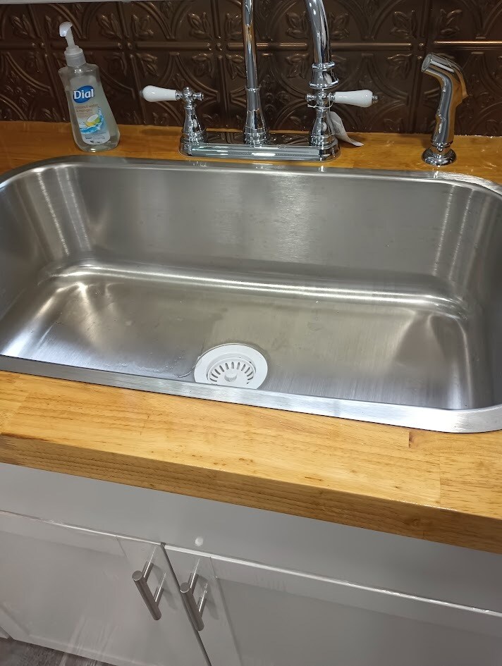 Large Single Basin Kitchen Sink - 455 Highland Dr