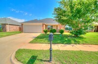 Building Photo - 8509 SW 49th Cir