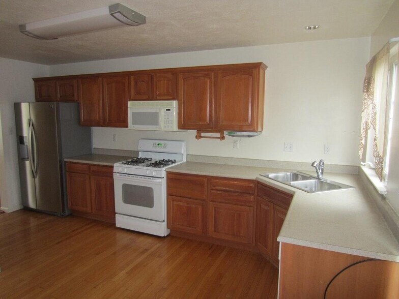 Building Photo - 188 Blue Grass Cir