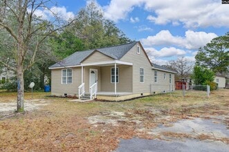 Building Photo - 706 Westside Dr