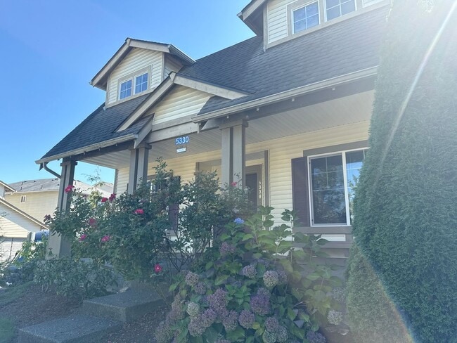 Primary Photo - Large Mount Vernon Home