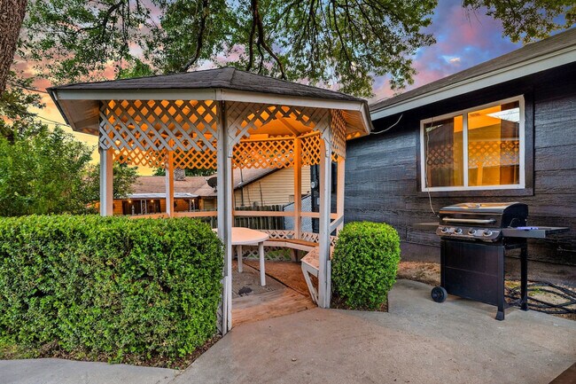 Building Photo - 4807 Carsonhill Dr