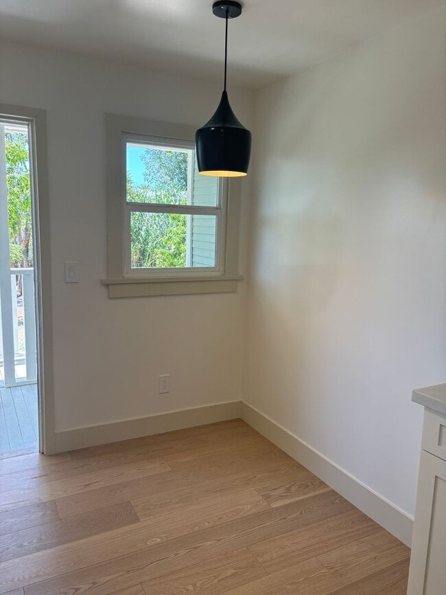 Building Photo - Newly renovated 2 bedroom 2 bathroom in a great location