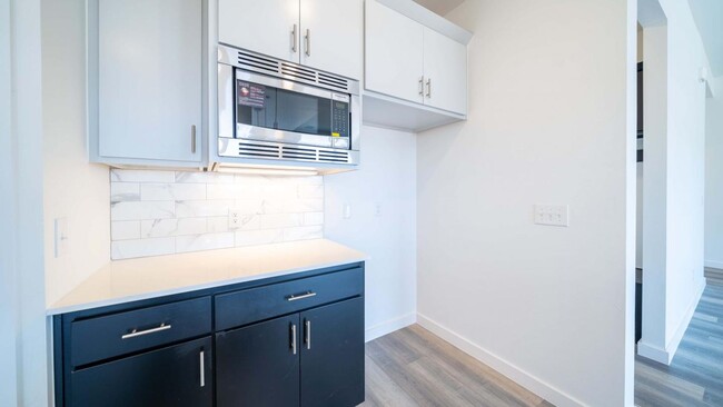 Building Photo - Modern/Newer Home in East Edmond + 4 bed +...