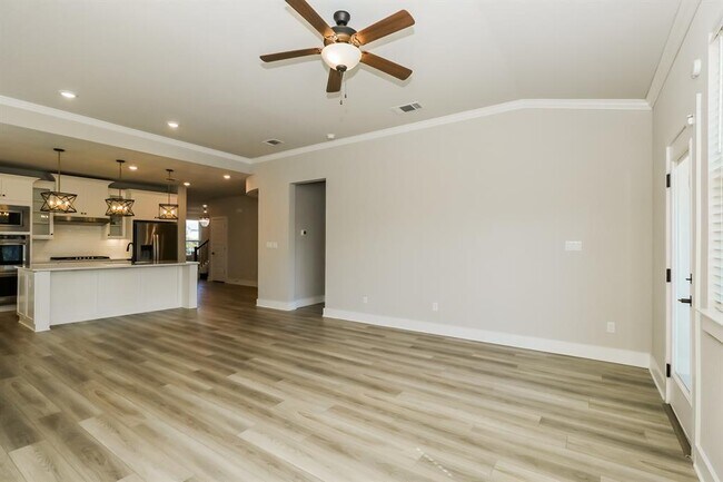 Building Photo - 256 Victoria Peak Lp