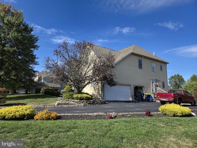 Building Photo - 1401 Hampstead Ct