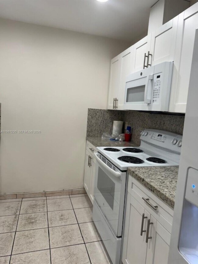 Building Photo - 4929 SW 139th Ct