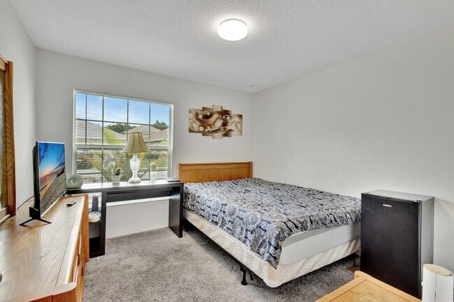 Building Photo - 9709 Starboard Dr