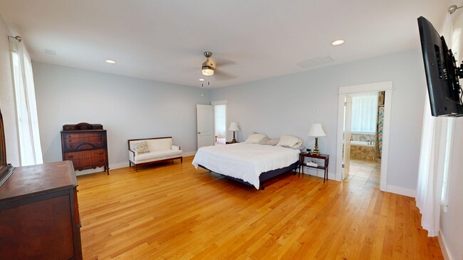 Building Photo - 1300 W Kitty Hawk Rd