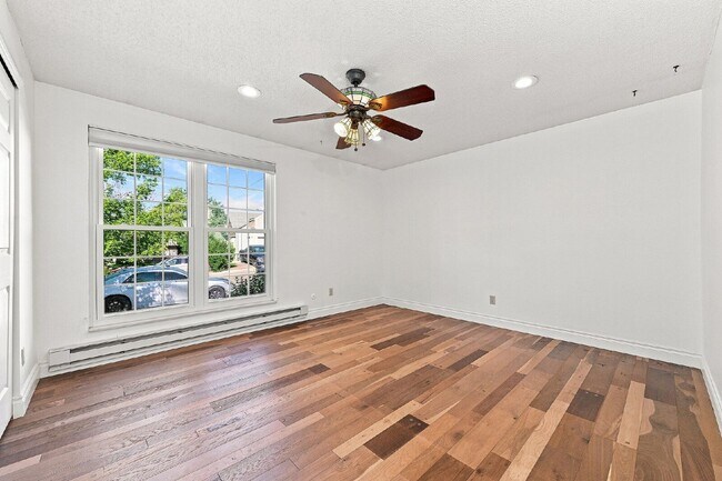 Building Photo - 1354 S Zeno St