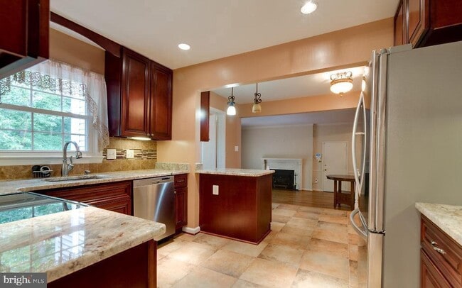 Building Photo - 7801 Cliffside Ct