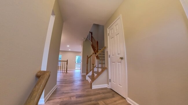 Building Photo - 12885 Hyannis Ln