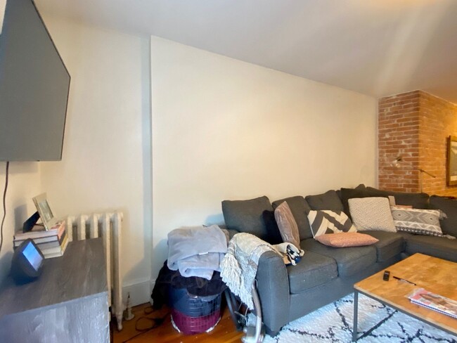 Building Photo - Spacious two bedroom in Brookline