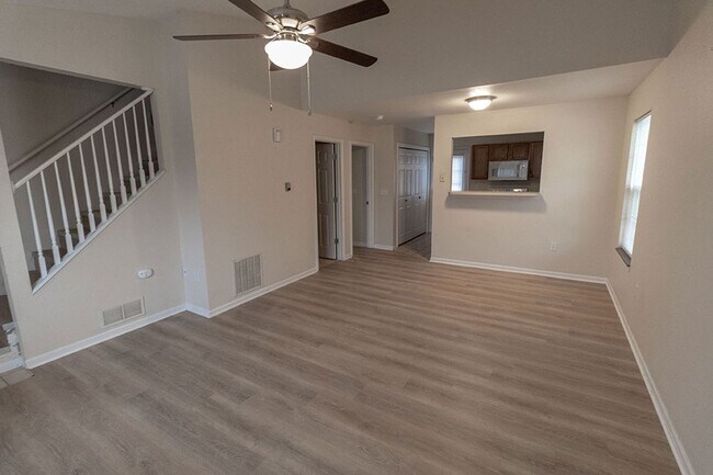 Building Photo - 1323-1325 Godas Dr