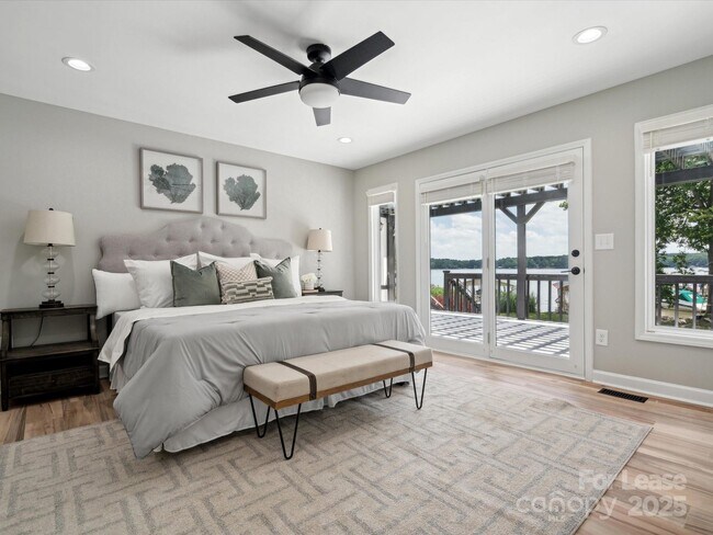 Building Photo - 4954 Moonlite Bay Dr