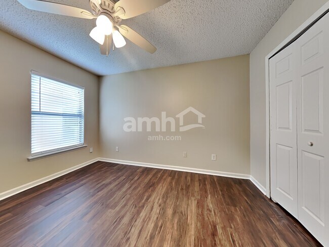 Building Photo - 945 Cherry Point Way
