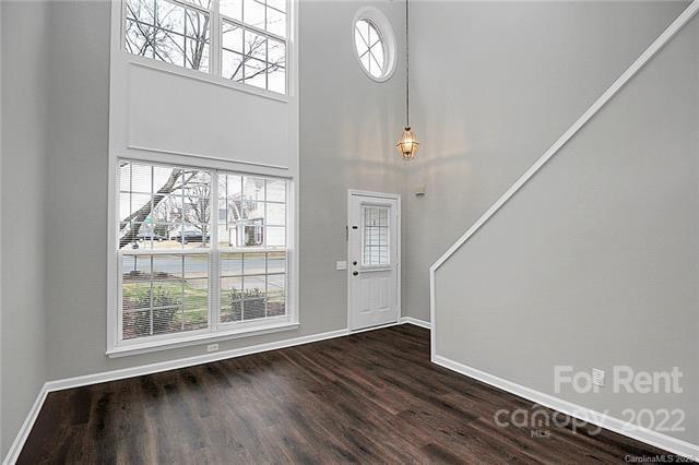 Building Photo - 2029 Chinabrook Ct