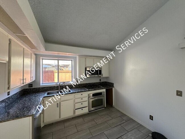 Building Photo - 36832 Goldenview Way