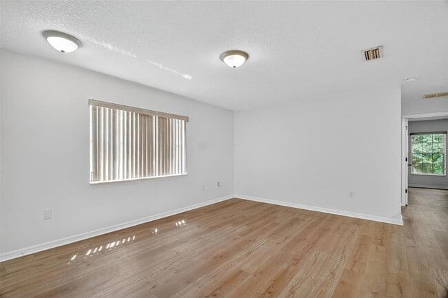 Building Photo - 525 Paulling Dr