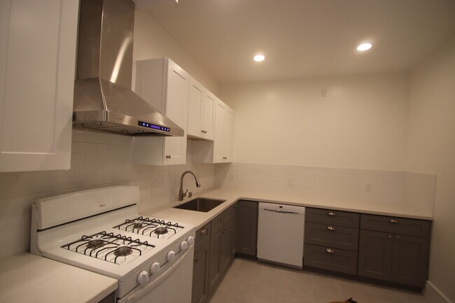 Building Photo - 201 Orange St