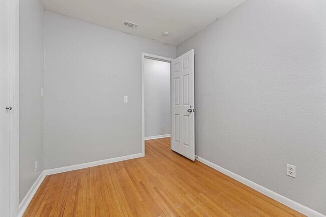 Building Photo - 5720 Wharton Dr