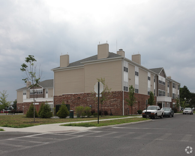 Building Photo - Village Green Apartments