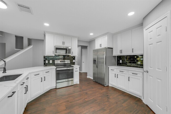 Building Photo - 2214 Shady Pine Dr