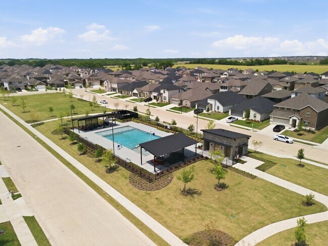 Building Photo - 501 Green Gables Dr