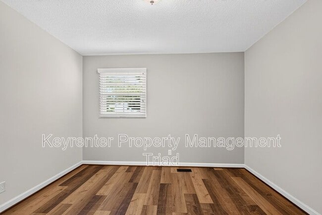 Building Photo - 9415 Glen Cross Dr