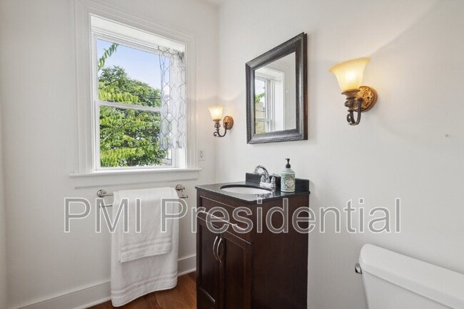 Building Photo - 507 N 1st St