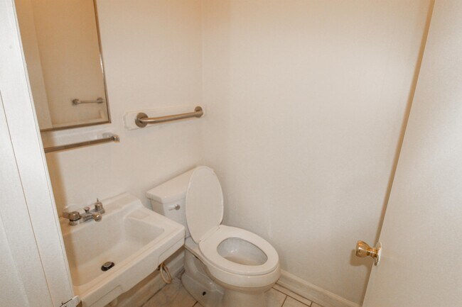 Building Photo - 209 Belair Dr