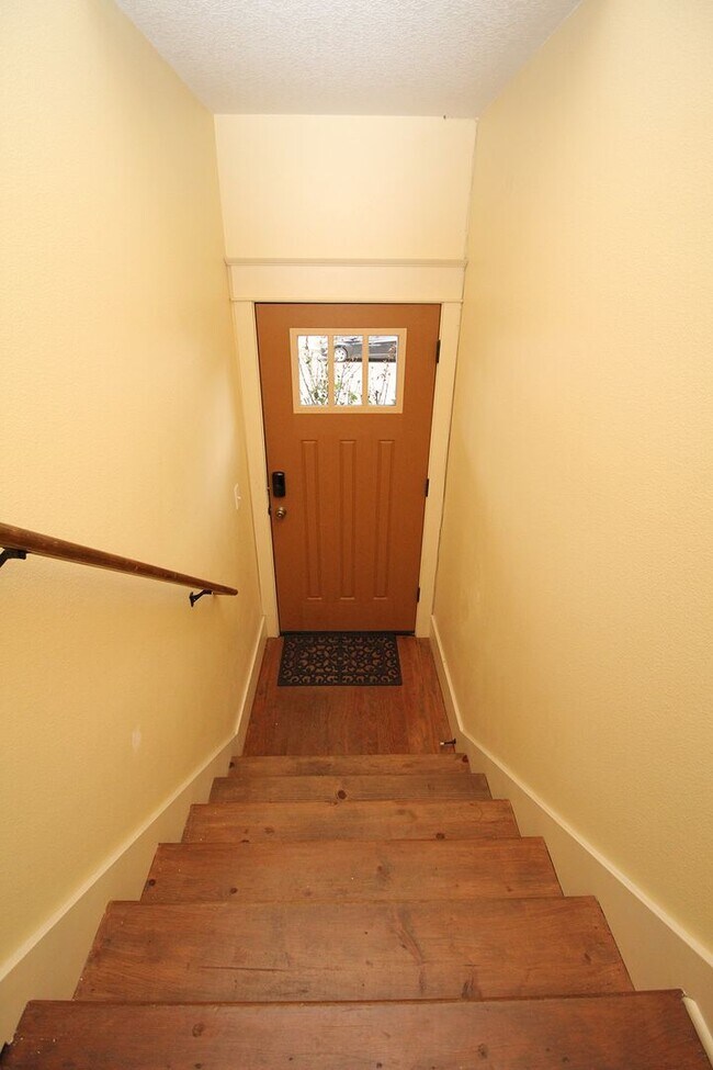 Building Photo - 4033 SE Hawthorne Blvd