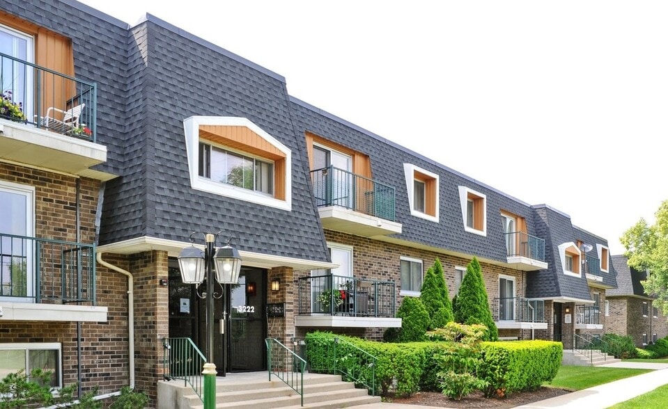 Building Photo - 3222 Sanders Rd