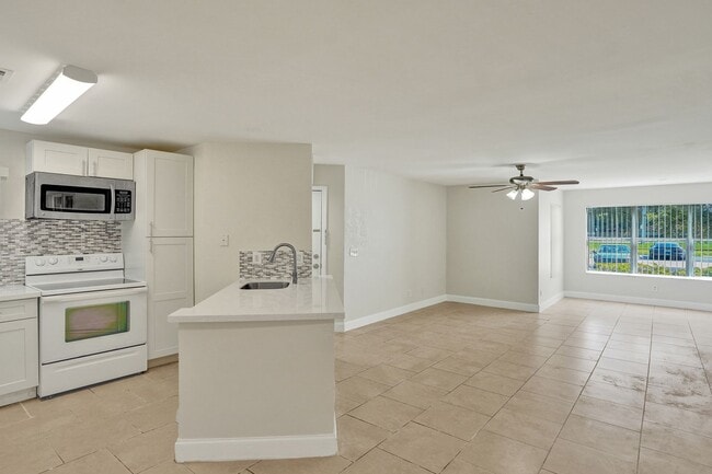 Building Photo - 12650 Vista Isles Dr