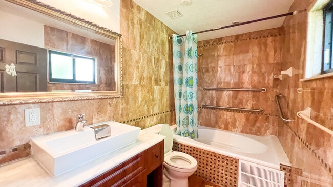Building Photo - 12255 NW Miami Ct