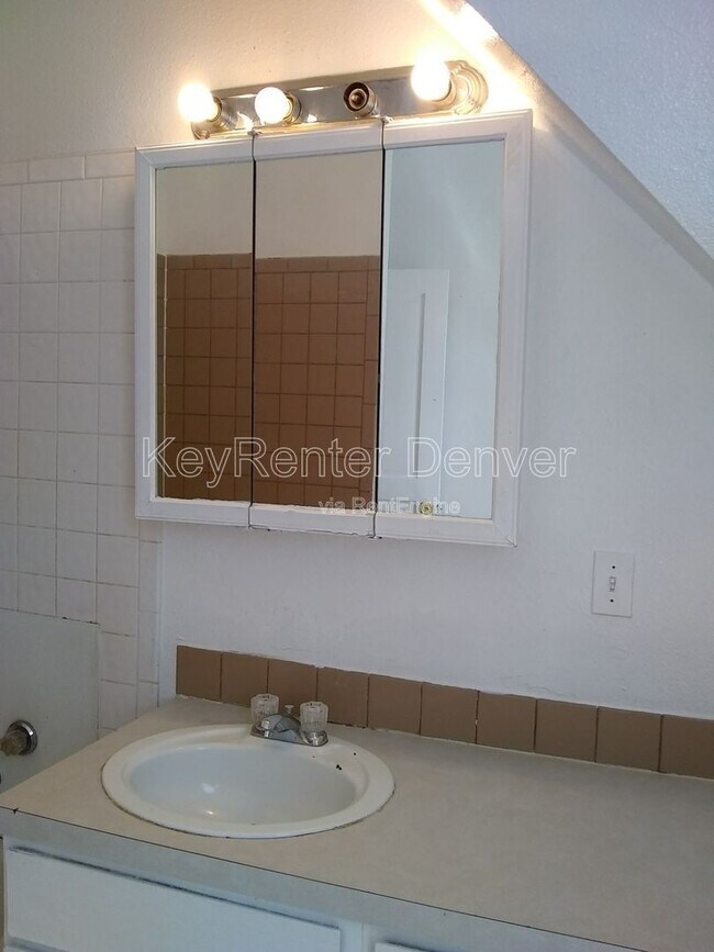 Building Photo - 1118 6th St