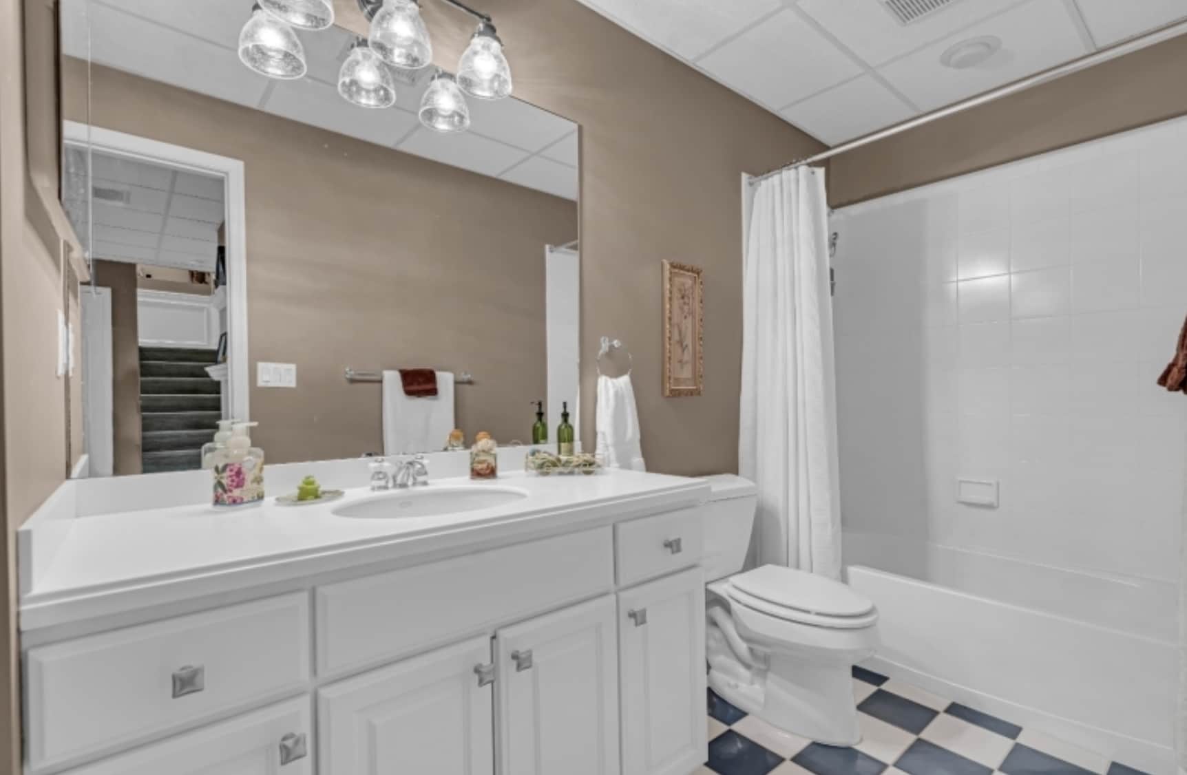 Building Photo - 41 Dickinson Rd