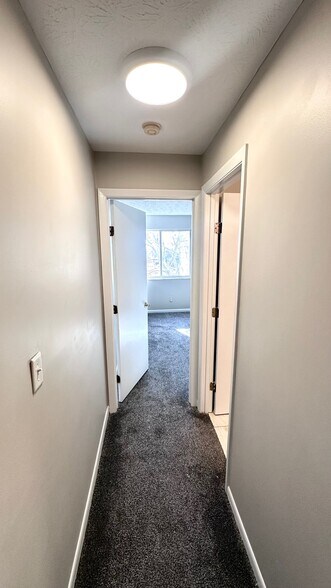 Building Photo - 8919 Eagleview Dr