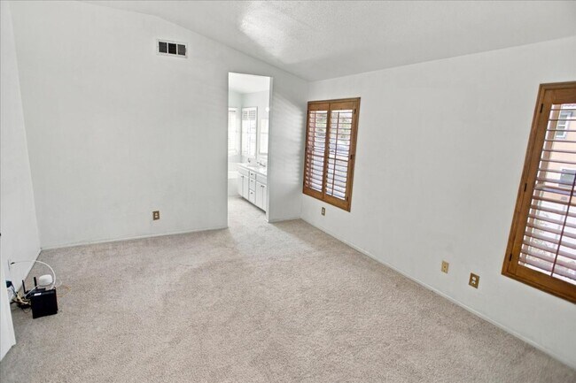 Building Photo - 40067 Villa Moura Dr