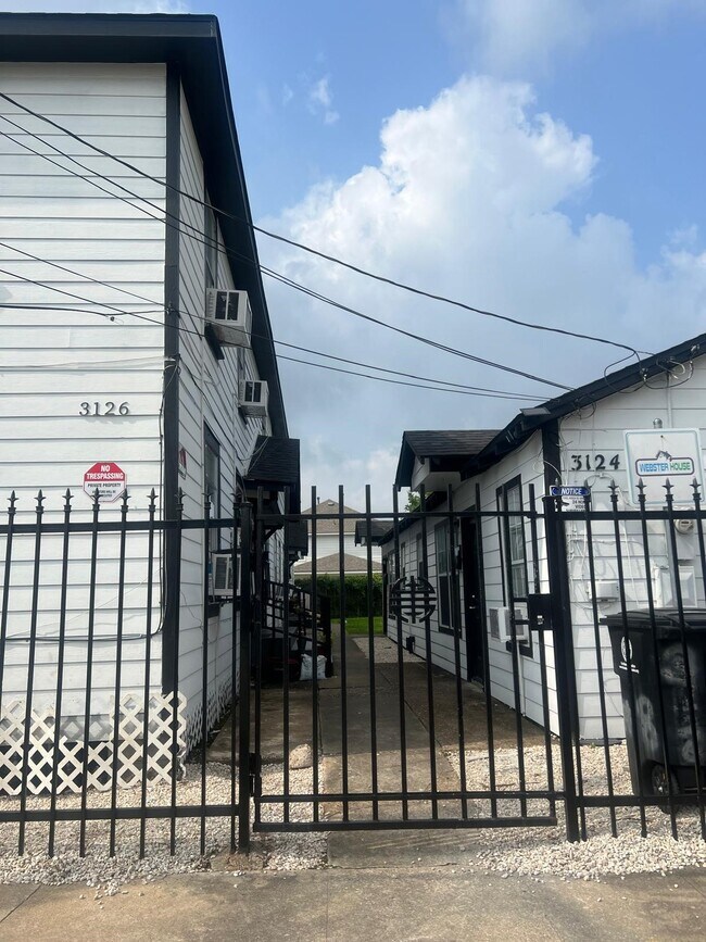 Building Photo - 3126 Webster St