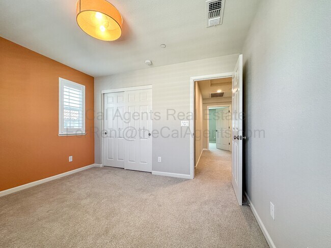 Building Photo - 3331 Rosenblatt St