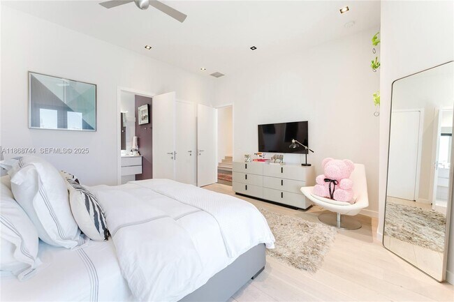 Building Photo - 3916 Island Estates Dr