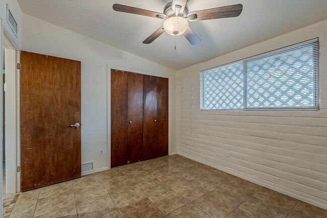 Building Photo - 1437 E Lester St