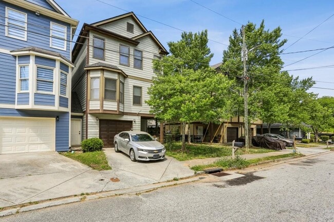 Building Photo - 740 Prince Pl NW