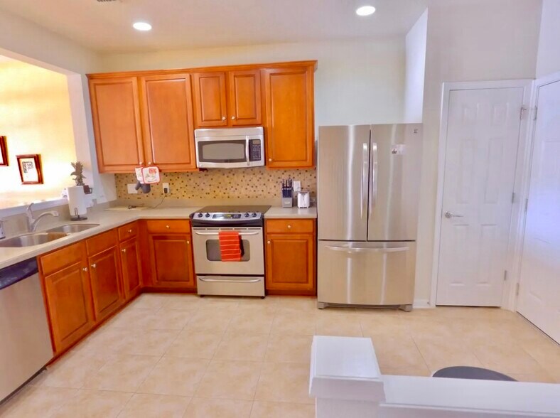 Building Photo - 7014 Roundleaf Dr